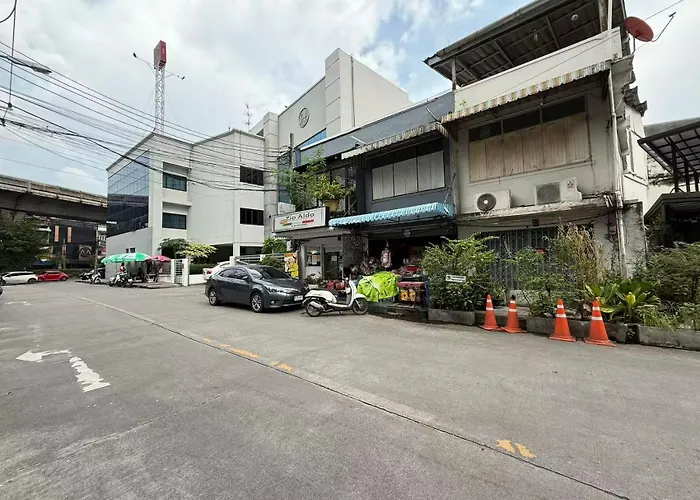 S Sukhumvit 48 Bangkok