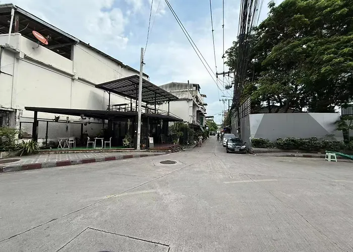 S Sukhumvit 48 Bangkok